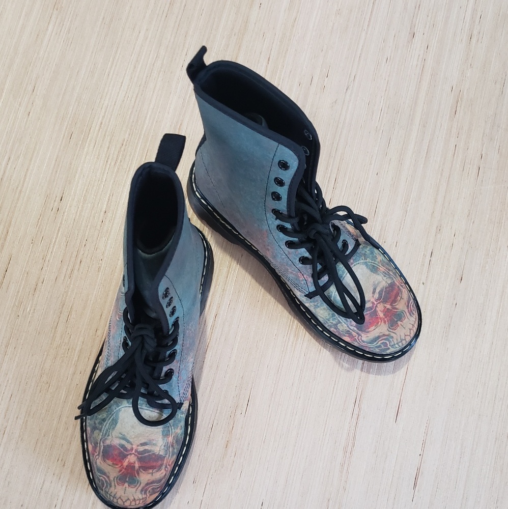 Fear None Respect Few Skull combat boots